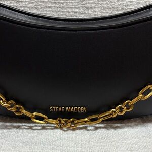 Brand new Bsimms black shoulder bag Steve Madden Bag with Gold Chain